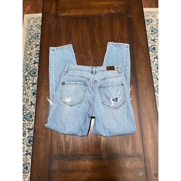 BDG Urban Outfitters Light Wash Destroyed Mom Jean Size  25 Waist 28 Length - Picture 5 of 10